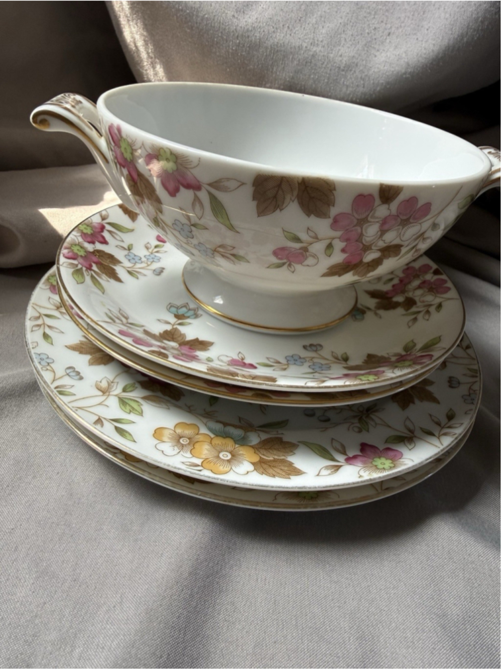 Sango Carlton fine China Replacements 2 Sauce, 2 Dessert Plates & Bowl